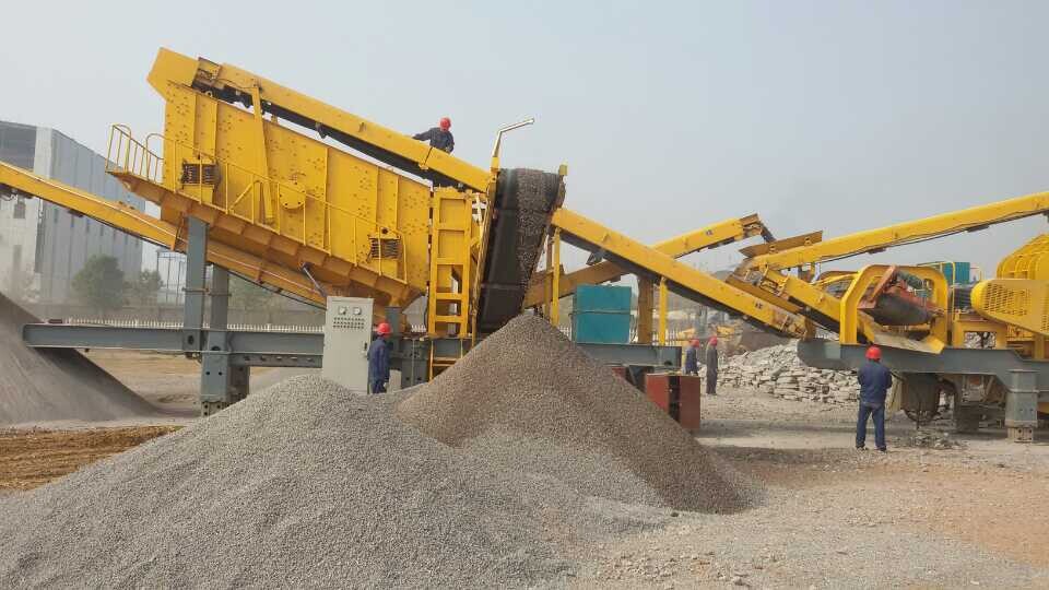 日產1500噸破碎建筑垃圾現場 日產1500噸破碎建筑垃圾現場